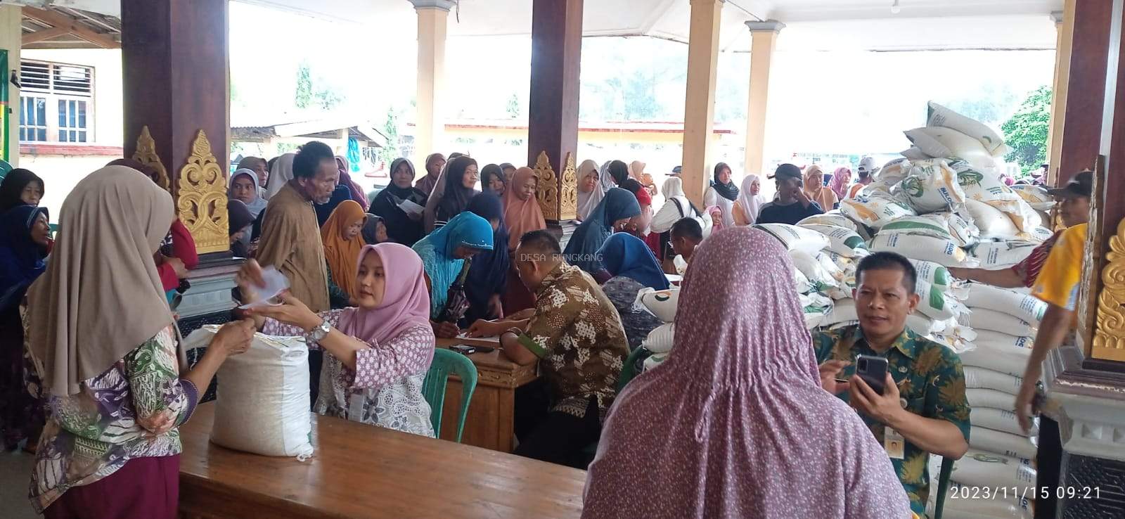 PENYALURAN BANTUAN CADANGAN PANGAN PEMERINTAH ( CPB ) PENGENTASAN STUNTING TAHAP III BULAN DESEMBER2023