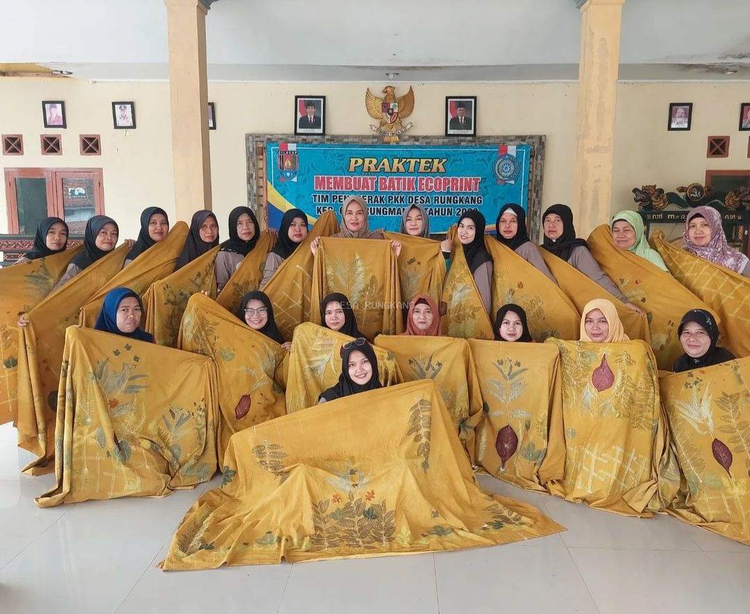 Praktik Membuat Batik Ecoprint