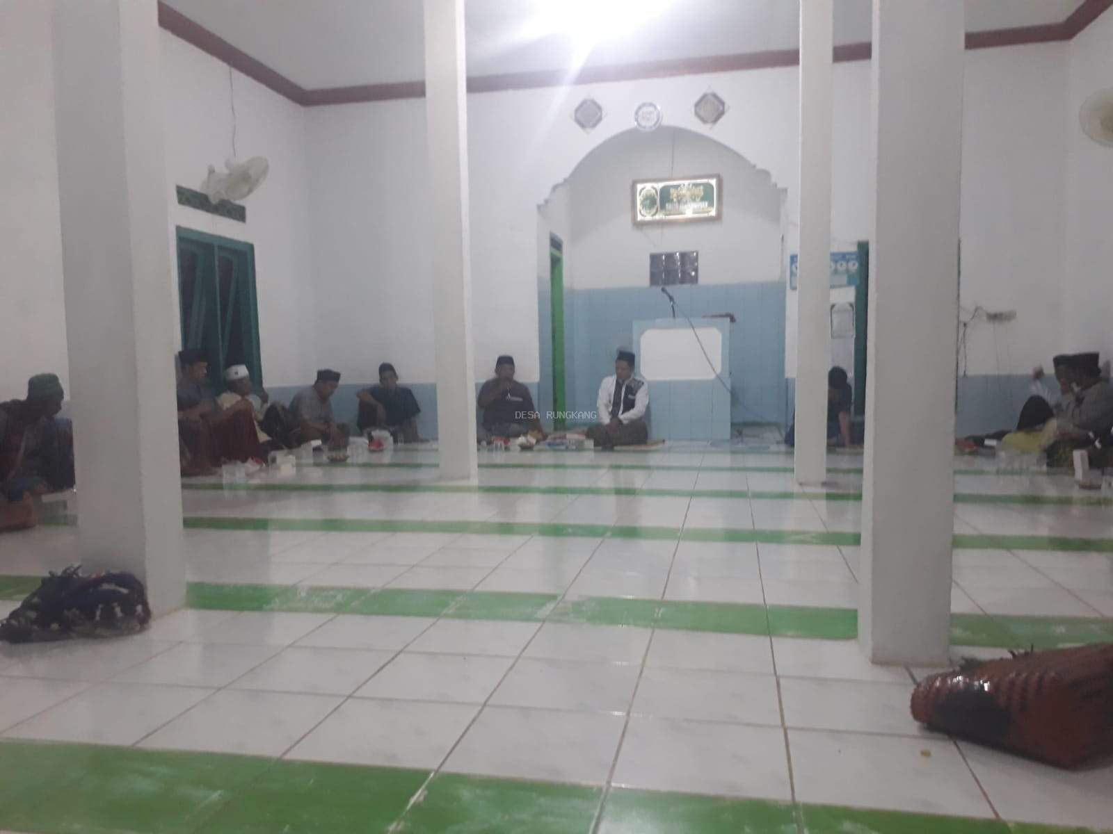 KEPALA DESA RUNGKANG BESERTA PERANGKAT MELAKSANAKAN TARHIM BERSAMA JAMAAH MASJID NURUL HUDA