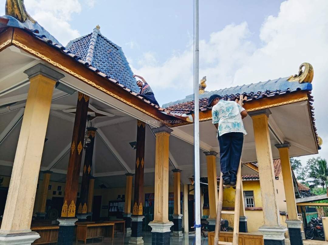 Perbaikan Pendopo Balai Desa Rungkang, Persiapan Menjelang Musim Penghujan